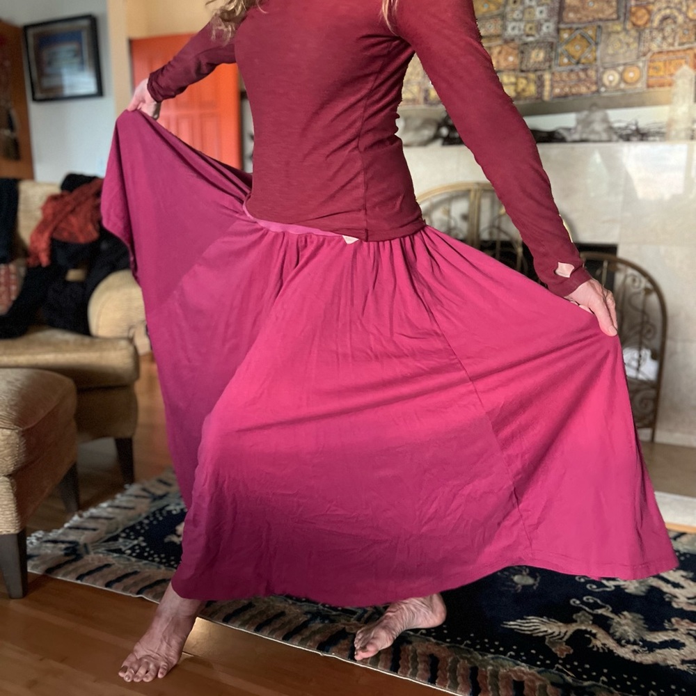 Beautiful thick cotton skirt with tons of fabric